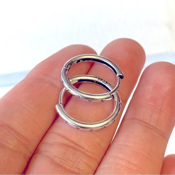 925 Sterling Silver Circle Cubic Zircon Hoop Earrings - Picture 6 of 7